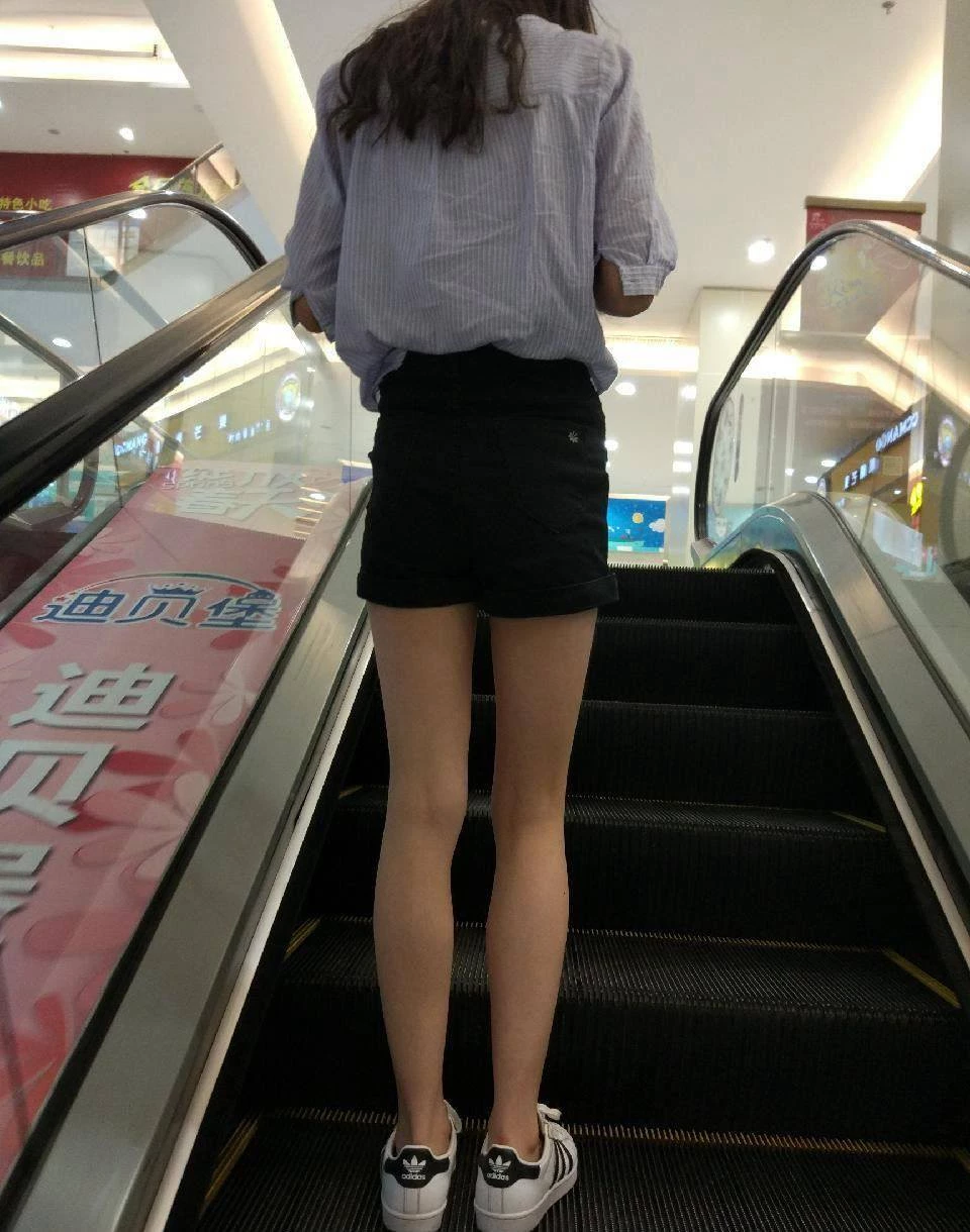 大胆眼镜妹13P[13P]