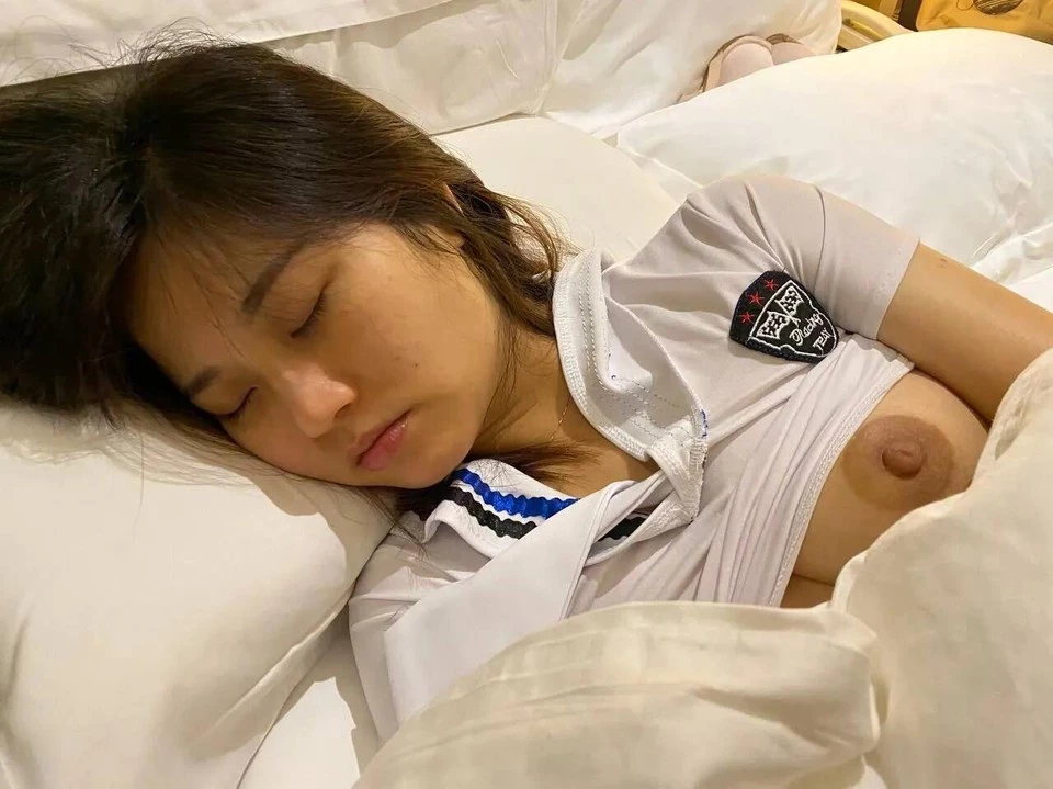 风韵犹存的大奶少妇露脸艳照[10P]