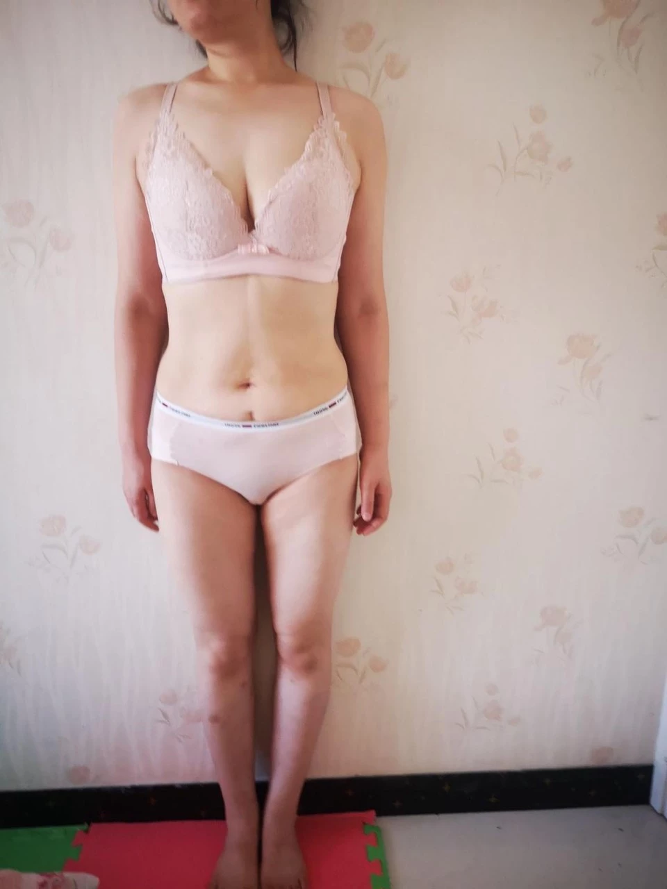 女秘书勾引老总来家里艹逼，母狗喜欢看评论，请大家尽情羞辱[16P]