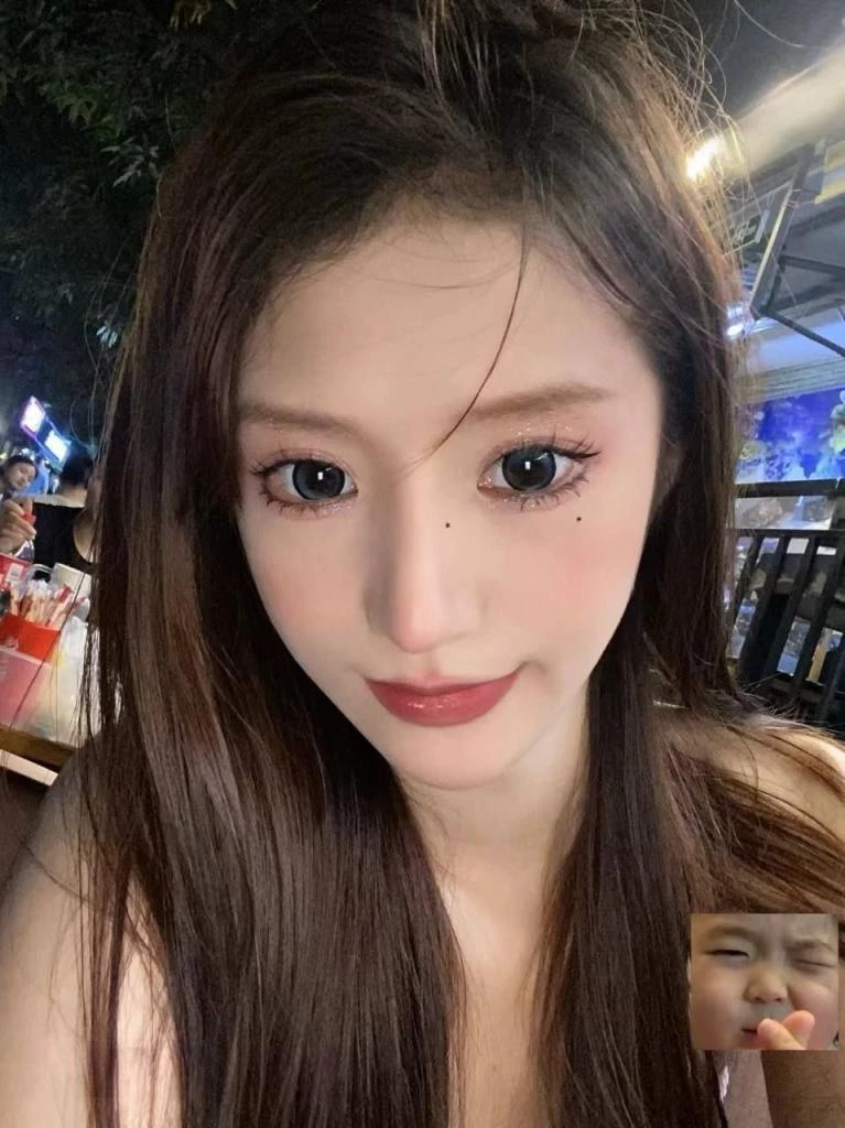 极品高颜值眼镜婊 被富哥调教成母狗[27P]