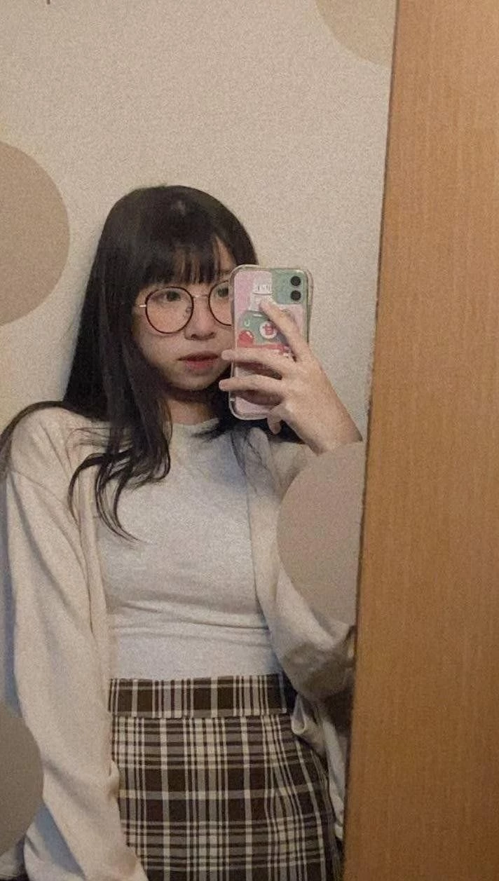 小眼镜美女 [12P]