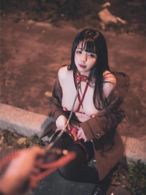 淫荡学妹身体塞满跳蛋街边露出[10P]