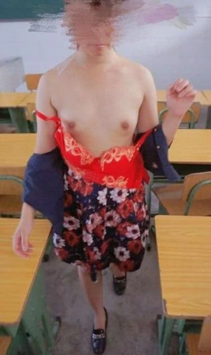 人妻老师约我去教室教我性生活[14P]