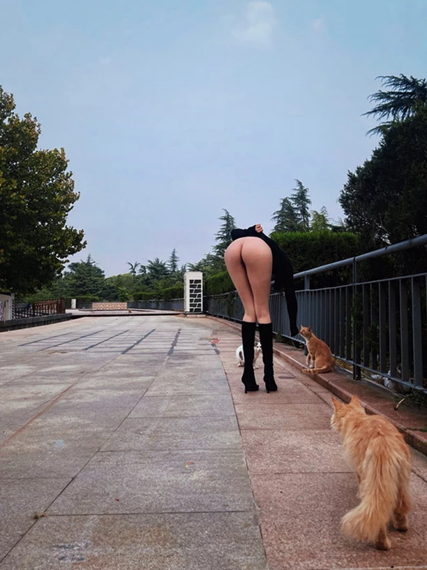 高挑女模露出自拍～超火辣[13P]