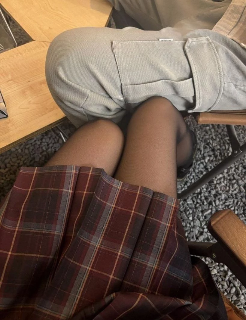 高颜值JK妹子刮毛吃鸡[18P]