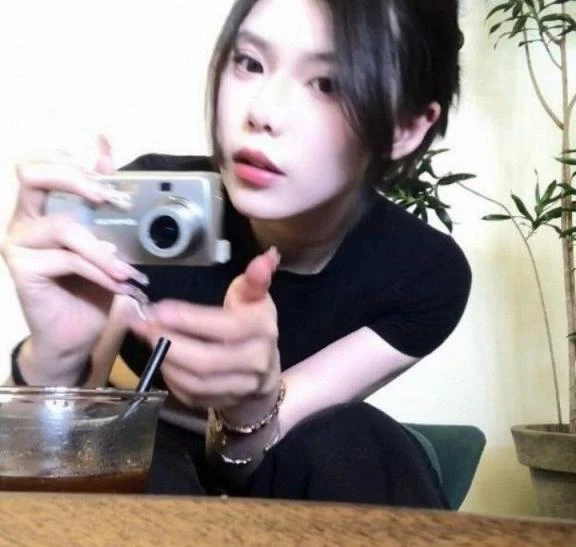女神美颜和素颜拜B给你看看B水[21P]