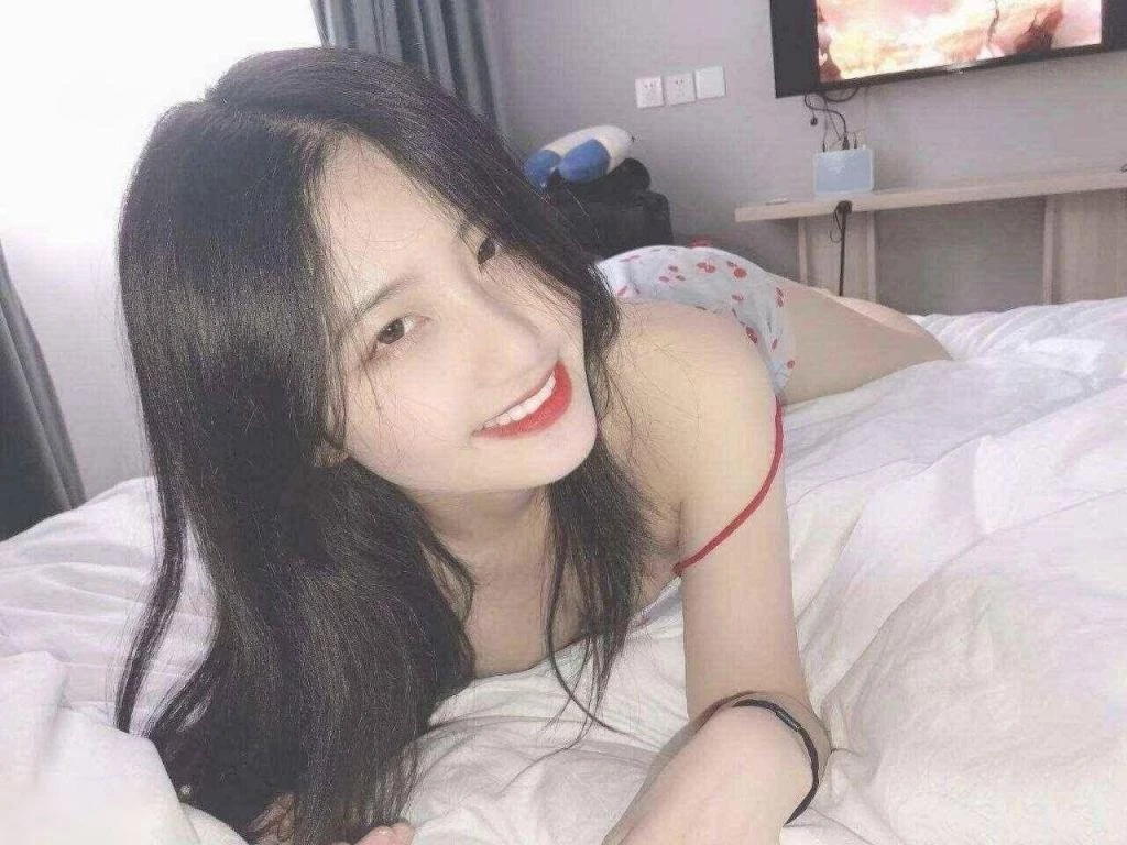 懒叫被这位美女吸得好爽好舒服喔 [18P]
