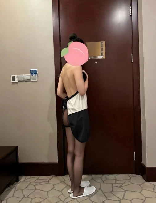 黑丝 睡裙的诱惑骚妻的第二次单约！打开新世界的大门