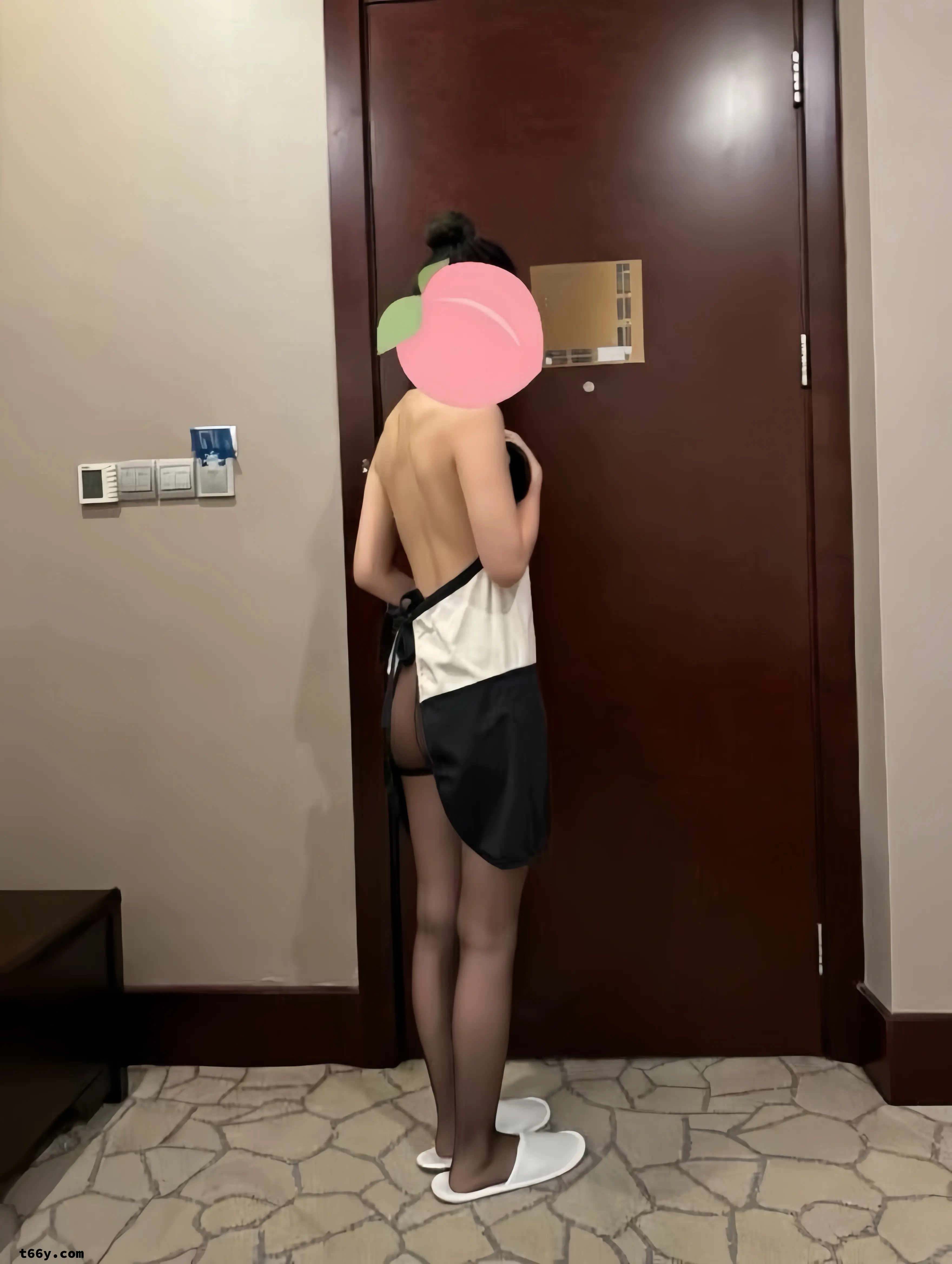 [原创][手持验证] 黑丝 睡裙的诱惑骚妻的第二次单约！打开新世界的大门[26P]