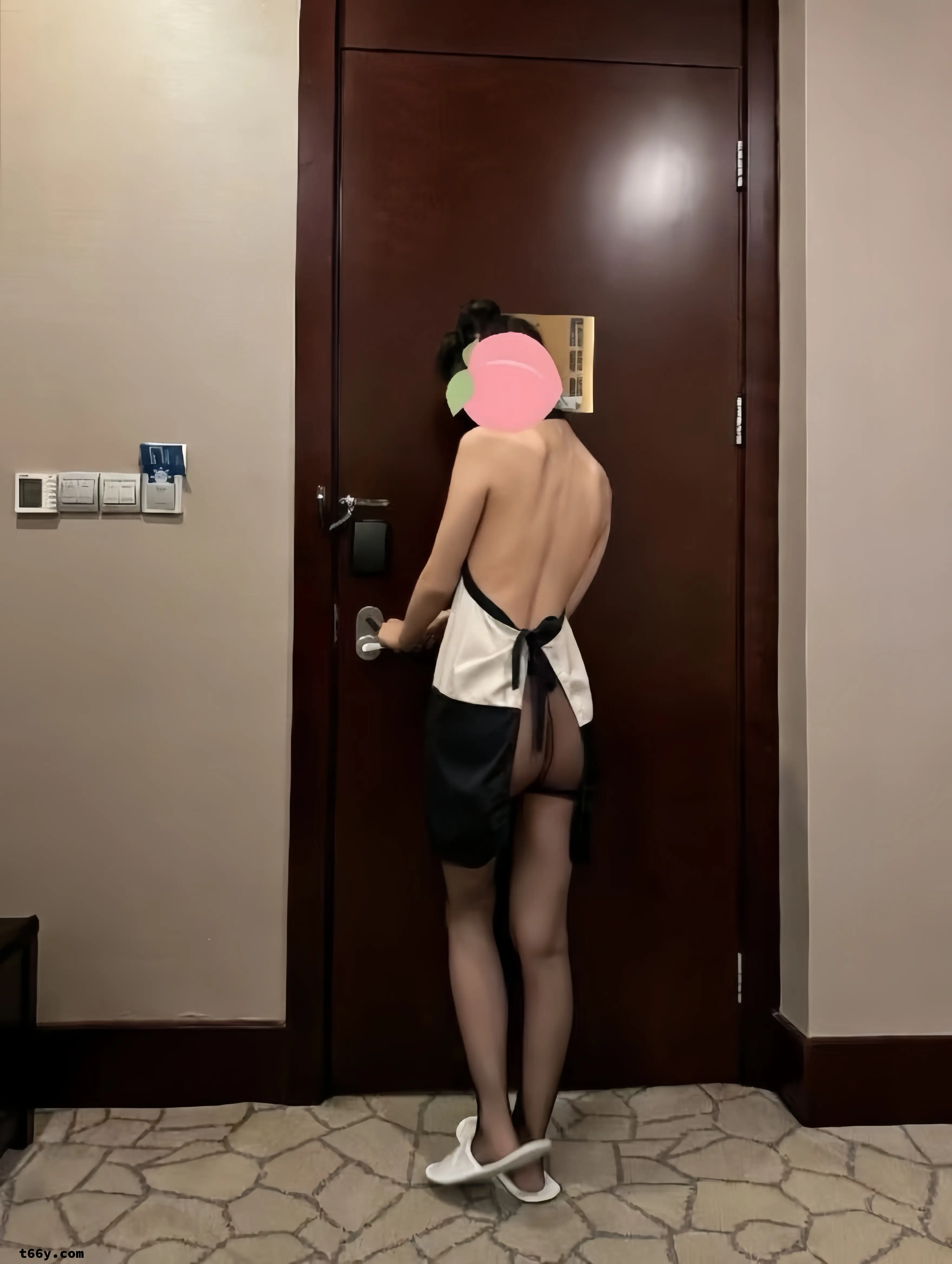 [原创][手持验证] 黑丝 睡裙的诱惑骚妻的第二次单约！打开新世界的大门[26P]