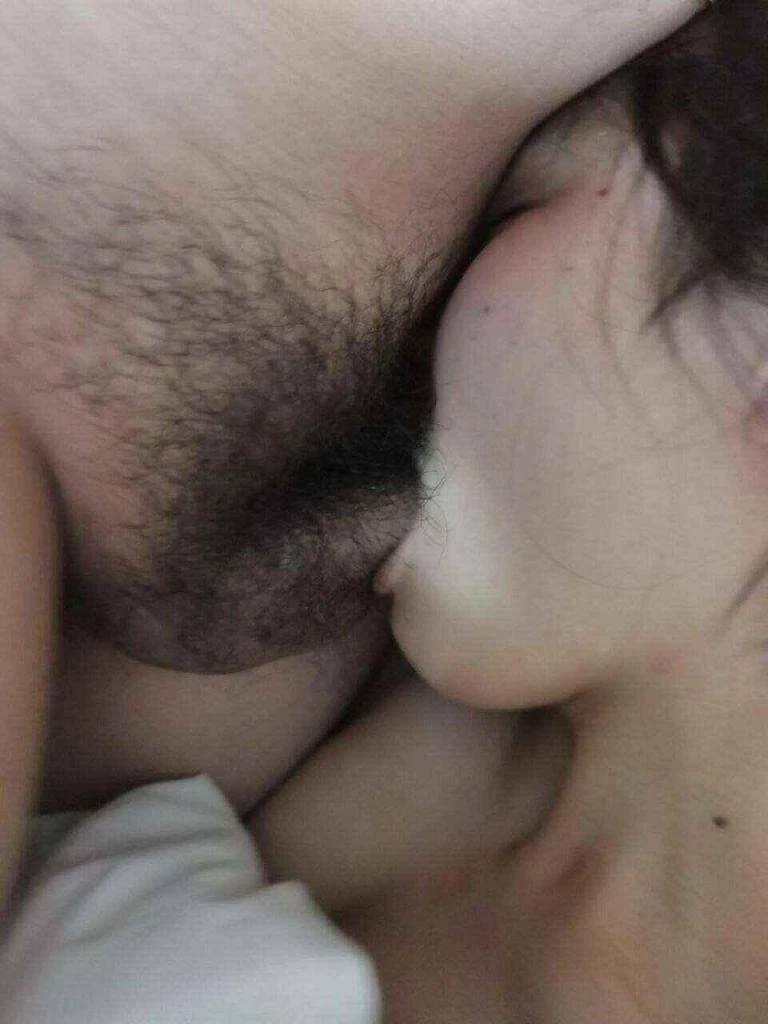 懒叫被这位美女吸得好爽好舒服喔 [18P]