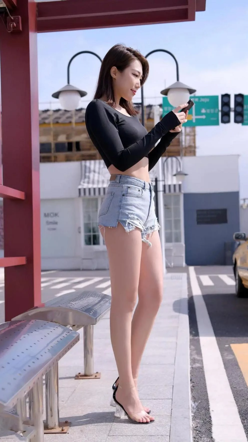 热裤小姐姐 [21P]