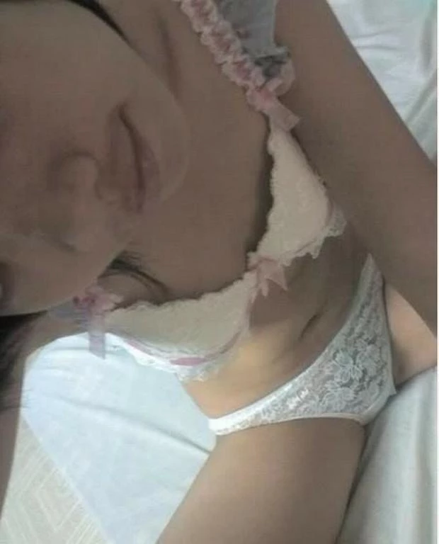 粉嫩国中生网友传来给狼友 [17P]