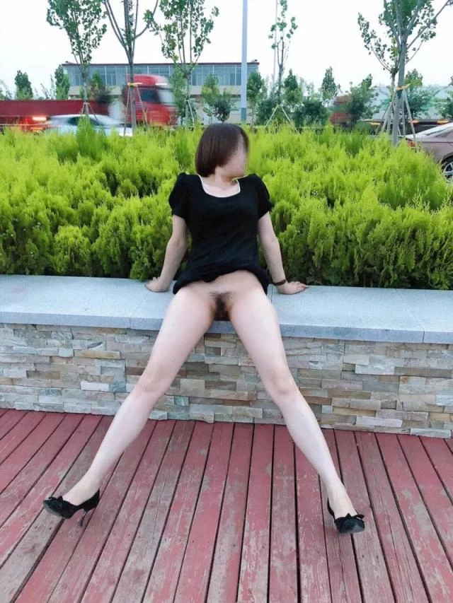新收的短发离异骚货[14P]