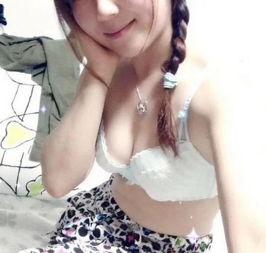老婆手机里的自拍[18P]
