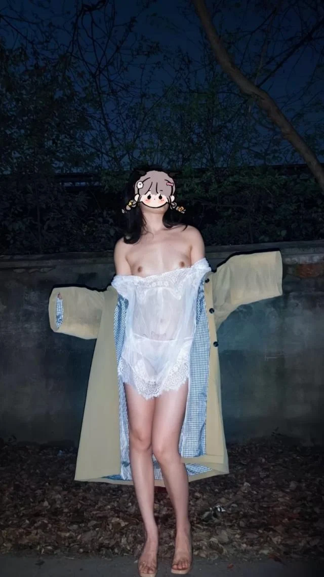 学生妹深夜露出[16P]