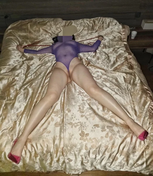 白虎轻熟女调教自拍 [10P]