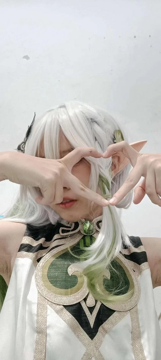 分享05cos老婆[11P]