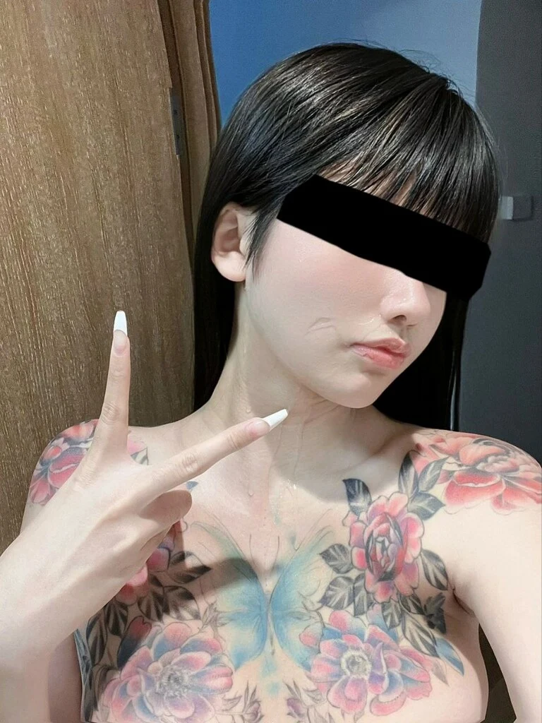 极品淫纹肥臀反差女 [19P]