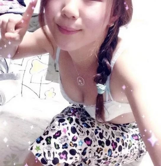 老婆手机里的自拍[18P]