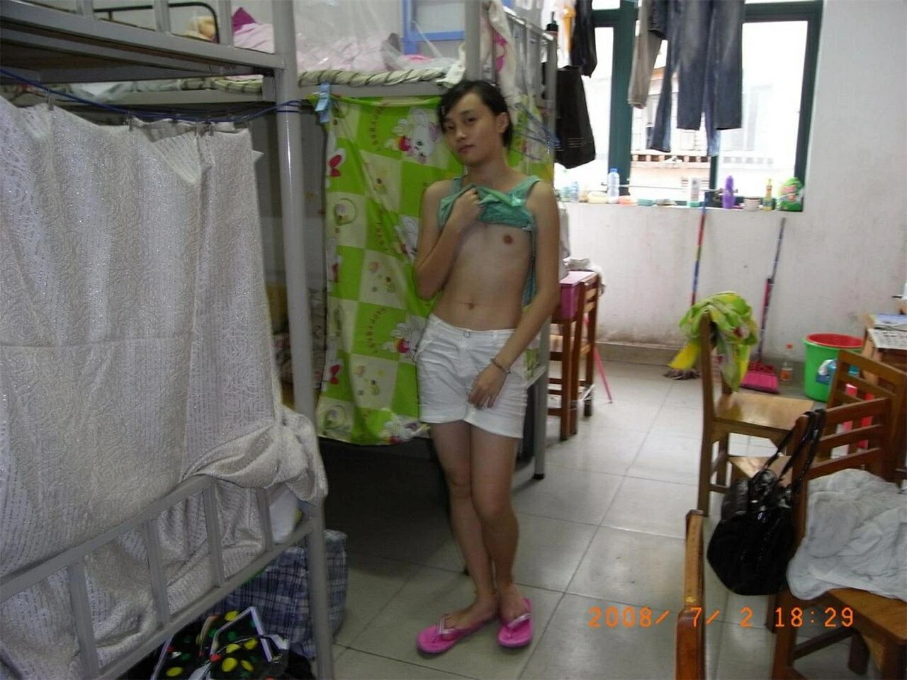 前几天在女友宿舍做爱自拍 [12P]