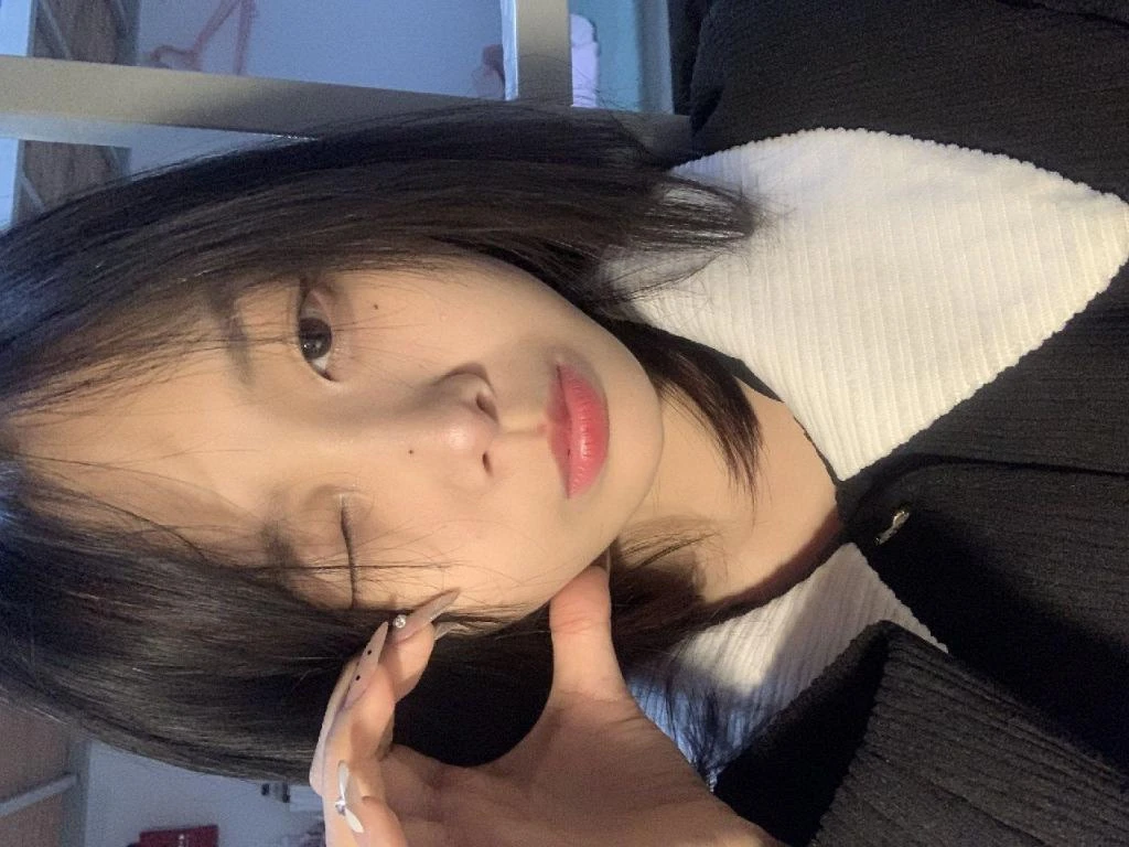 戴上眼镜就是极品婊[50P]